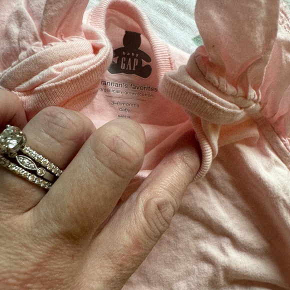 Baby GAP Mix and Match Ruffle Body Suit & Bloomer Sets (6 outfits) - Picture 7 of 13